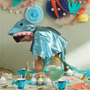 Metro Mari shark cape